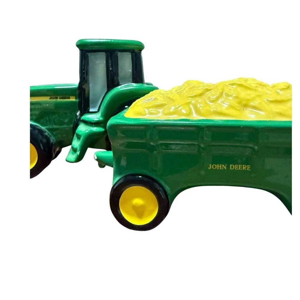 JOHN DEERE TRACTOR AND WAGON SALT AND PEPPER SHAKERS 1998